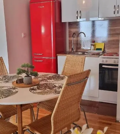 Charming House 2 Волос