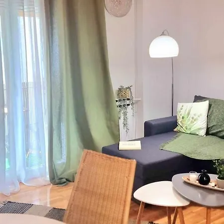 Charming House 2 Волос