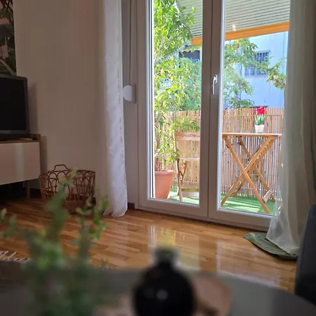 Charming House 2 Волос