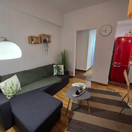 Charming House 2 Волос