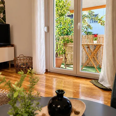 Διαμέρισμα Charming House 2